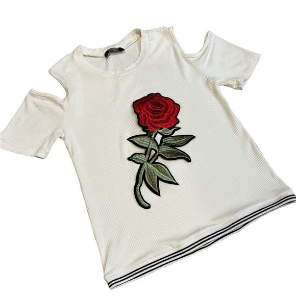 🟢 BUNDLE SALE 2 for $20 - Beautiful Embroidered Top - Picture 1 of 6